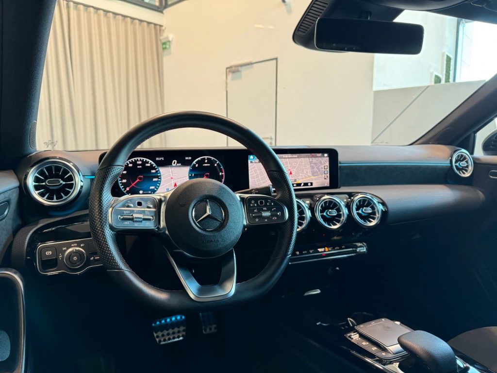 Mercedes-Benz A 200d AMG-Line Night-Paket WideS AmbienteB LED