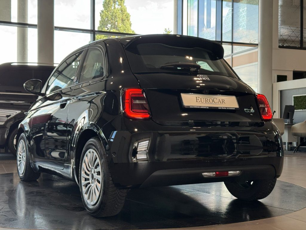 Fiat 500e RED SmartphoneInt. KomfortP Shzg Kamera PDC