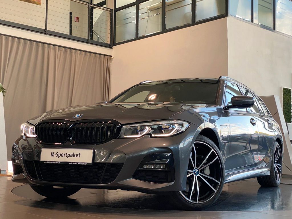 BMW 330e M-Sport Shadow Line Laser SurrView HUD 19"