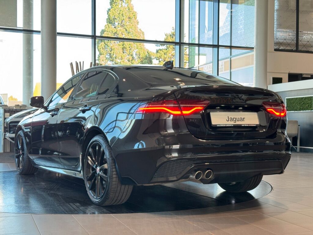 Jaguar XE D200 AWD R-Dynamic Black Navi Memory Kam. ACC