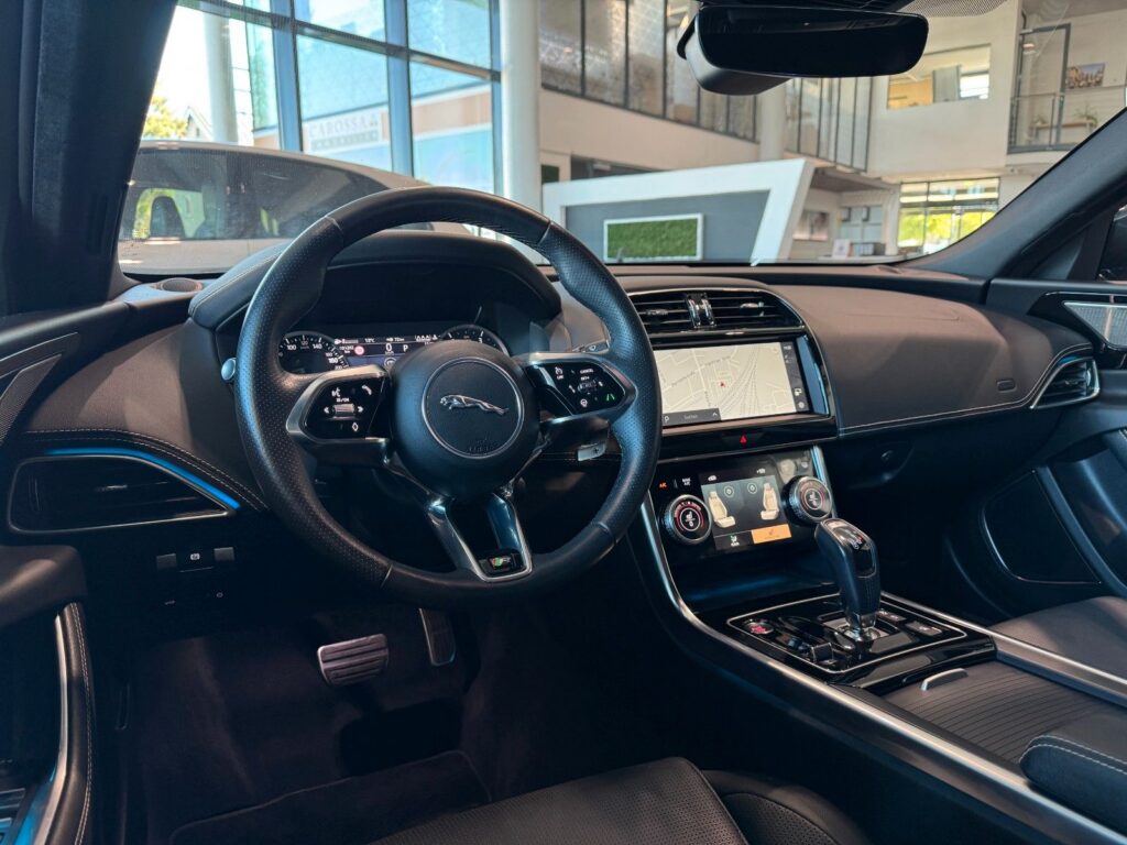 Jaguar XE D200 AWD R-Dynamic Black Navi Memory Kam. ACC